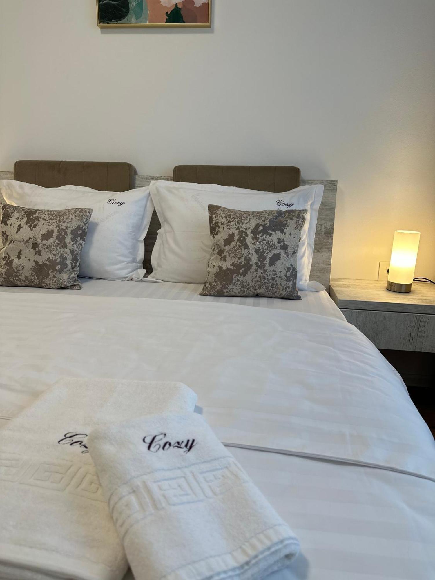 Coresi Mall Exclusive #Collection Apartments & Studios Braşov Exteriör bild